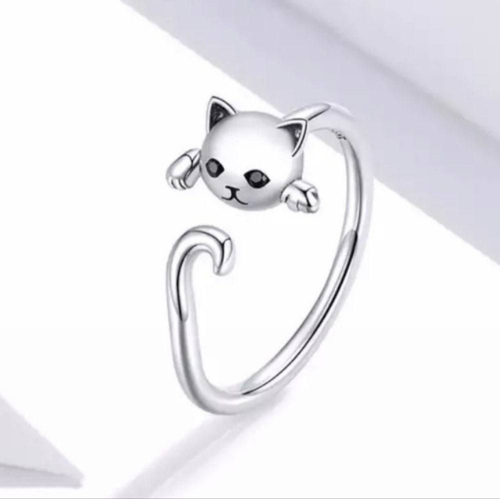 Adorable Hugging Cat Ring